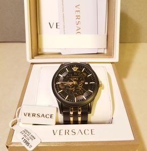 Impeccable Versace Men's 44mm Swiss Made Watch